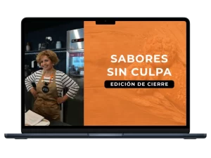 Paula Larenas disfrutando de una comida saludable de su dieta antiinflamatoria, llena de colores naturales y nutrientes esenciales para reducir la inflamación y mejorar el bienestar.